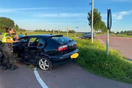 Zware schade bij ongeval op kruising in Zwaagdijk-Oost