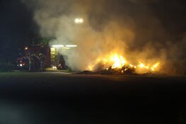 Hooistapel in brand in Andijk