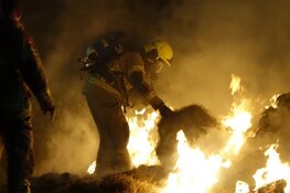 Hooistapel in brand in Andijk