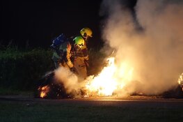 Hooistapel in brand in Andijk