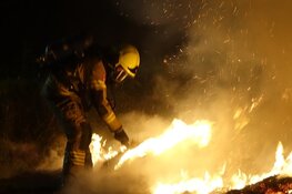 Hooistapel in brand in Andijk