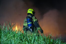 Hooistapel in brand in Andijk