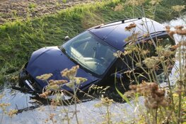 Auto te water in Opmeer