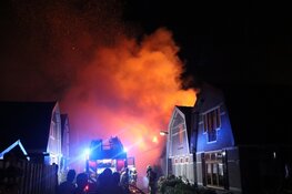 Brandweer uren bezig met grote brand in woning Obdam