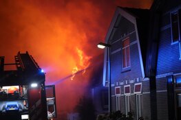 Brandweer uren bezig met grote brand in woning Obdam