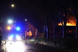 Uitslaande brand bij bedrijf in Grootebroek