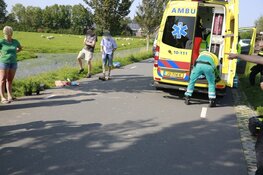 Fietser in levensgevaar in Hoogwoud na aanrijding