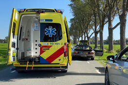 Fietser rijdt achterop auto in Wijdenes