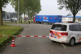 Forse aanrijding tussen fietser en vrachtwagen in Zwaagdijk-Oost