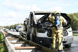 Auto met oplegger in brand op A7