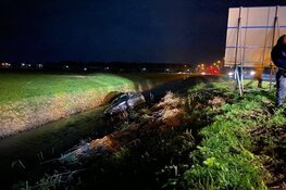 Auto te water in Lutjebroek