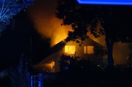 Brand legt woning in de as in Venhuizen