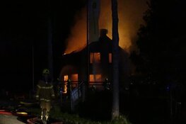 Brand legt woning in de as in Venhuizen