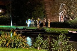 Bootje door brand verwoest in Enkhuizen