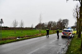 Auto te water in Schellinkhout: getuigen schieten te hulp