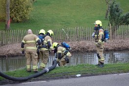 Uitslaande brand in Venhuizen, rook in wijde omgeving te zien
