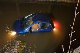 Auto te water gereden in Opmeer
