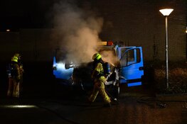 Pick-up truck in brand gestoken in Hoorn