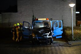 Pick-up truck in brand gestoken in Hoorn