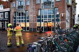 Mistgenerator gaat af bij Sushipoint in Hoorn: veel brandweer ter plaatse