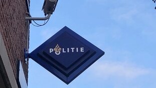 Boze bezoeker afhaalpizzeria vernielt bezorgauto