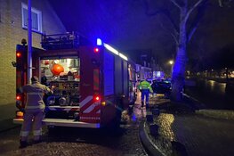 Persoon uit gracht gered in Enkhuizen
