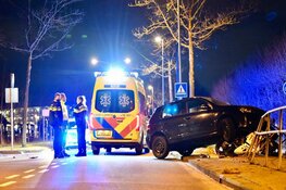 Motorrijder naar het ziekenhuis na aanrijding in Zwaag