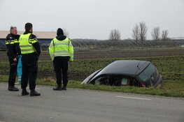 Automobilist naar ziekenhuis na ongeluk in Lutjebroek