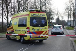 Oudere vrouw wordt aangereden op de fiets door auto in Medemblik