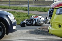 Scooterrijder raakt gewond bij aanrijding