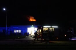 Uitslaande brand bij visbedrijf in Enkhuizen: één gewonde