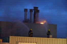 Uitslaande brand bij visbedrijf in Enkhuizen: één gewonde