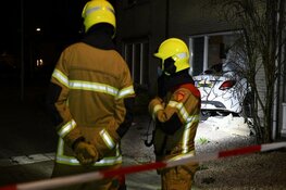 Auto rijdt huis binnen in Hoorn