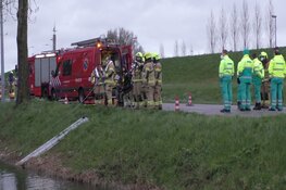 Voertuig te water langs de Lagere in Hoorn
