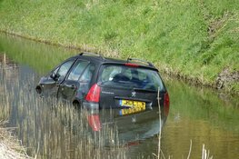 Auto te water in Oosterblokker