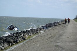 Grote zoekactie op IJsselmeer na omslaan boot