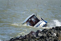 Grote zoekactie op IJsselmeer na omslaan boot