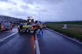 Vrachtwagen raakt wiel kwijt op A7