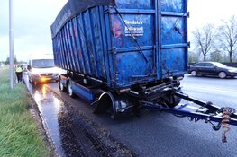Vrachtwagen raakt wiel kwijt op A7