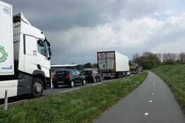 Drie auto's zwaar beschadigd bij ongeval Enkhuizen