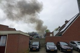 Flinke brand in achtertuin van woning in Enkhuizen