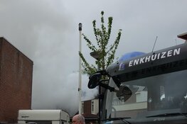 Flinke brand in achtertuin van woning in Enkhuizen