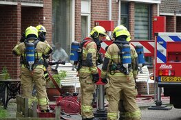 Flinke brand in achtertuin van woning in Enkhuizen