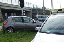 Auto&#39;s botsen bij Zwaagdijk, bestuurder naar ziekenhuis gebracht