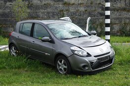 Auto&#39;s botsen bij Zwaagdijk, bestuurder naar ziekenhuis gebracht