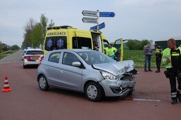 Veel schade bij botsing met drie voertuigen in Hem