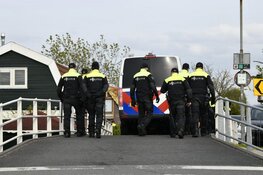 Kat en muis-spel tussen ME en jongeren in Ursem