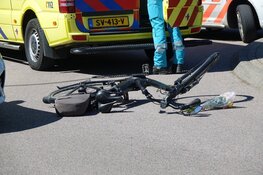 Lesauto botst met fietser in Bovenkarspel