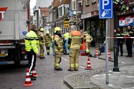Fietser klem onder vrachtwagen bij ongeval in Hoorn