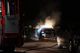 Auto door brand verwoest in Enkhuizen